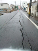東日本大震災で傷んだ道路をなおす工事