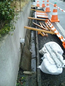 東日本大震災で傷んだ道路をなおす工事