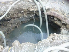 東日本大震災で壊された下水道管をなおしています
