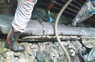 下水道管の修理工事