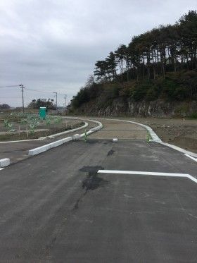 ３，１１　東日本大震災で被災した宮城県七ヶ浜町で道路を造っています